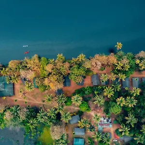 **** Resort Amritara Riverside Camp India